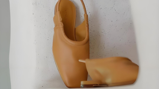 经典球鞋内核升级 无logo极简穿搭更有品