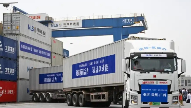 我国首条跨区域氢能重卡干线投运