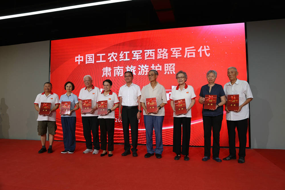 https://q8.itc.cn/q_70/images01/20250630/ee4baaed5bb54b42ad65792e7cb8076c.jpeg